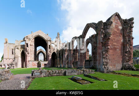 Ruines de la célèbre Abbaye de Sainte Marie au village de Melrose , Écosse Banque D'Images