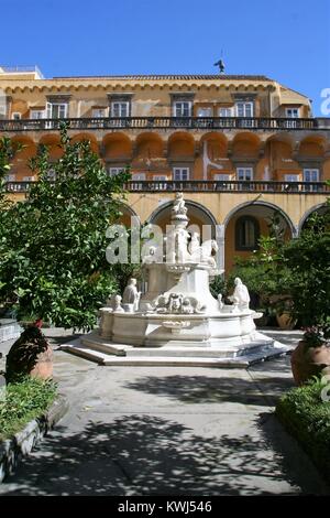 NAPLES , ITALIE LE 16/10/2016 Le cloître de San Gregorio Armeno, Naples Banque D'Images