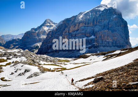 Val Travenanzes Tofane et Groupe de montagnes, Padova, Veneto, Dolomites, Italie. La vallée de Travenanzes, comme vu sur le sentier d'Rigfugio Lagazuoi. Banque D'Images