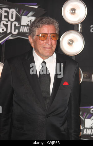 LOS ANGELES, CA - le 28 août : Tony Bennett arrive à la 2011 MTV Video Music Awards au Nokia Theatre L.A. Vivre le 28 août 2011 à Los Angeles, Californie. People : Tony Bennett Banque D'Images