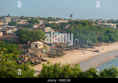 Petite ville de Senya Beraku, Gold Coast, Région du Centre, le Ghana, l'Afrique Banque D'Images