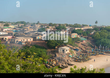 Petite ville de Senya Beraku, Gold Coast, Région du Centre, le Ghana, l'Afrique Banque D'Images