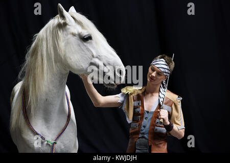 Les cavaliers du cirque de la dynastie des Alexandrov-Serge au cours de conférence de presse consacrée à la première de the show Snow Queen à Saint-Pétersbourg Banque D'Images