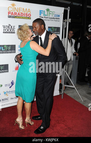 FORT LAUDERDALE, FL - le 21 octobre : Acteur Beau Bridges Penelope Ann Miller  Dennis Haysbert arrive à la 26e édition du Festival International du Film de Fort Lauderdale kick off à Bailey Hall-0779 College Campus. le 21 octobre 2011 à Fort Lauderdale, Floride Personnes : Penelope Ann Miller Dennis Haysbert Banque D'Images