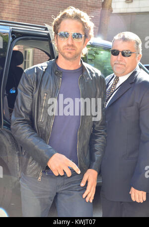 TORONTO, ON - 09 SEPTEMBRE : Gerard Butler arrive à Toronto à l'Aéroport International Pearson pour cette années .2011 Festival International du Film de Toronto. Le 9 septembre 2011 à Toronto, Canada. People : Gerard Butler Banque D'Images