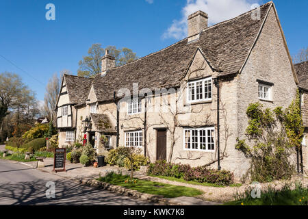 Le Old Swan et Minster Mill Inn, Minster Lovell, Oxfordshire, England, GB, au Royaume-Uni. Banque D'Images