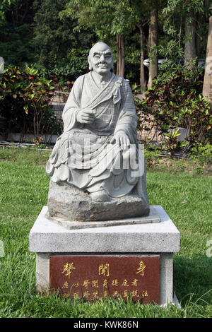 Satatue de vieil homme près de Big Buddha à Changhua, Taiwan Banque D'Images