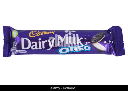 Londres, Royaume-Uni - 18 décembre 2017 : Une barre de chocolat au lait biscuits Oreo, fabriqué par Cadbury, le 18 décembre 2017. Banque D'Images