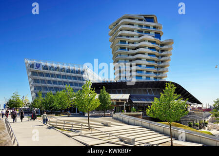 Unileverzentrale Marco-Polo et clocher de la plage quai dans la ville portuaire de Hambourg, Allemagne, Europe, Unileverzentrale-Tour Marco-Polo und am Stra Banque D'Images