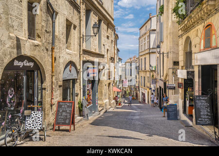 La France, l'Hérault, Montpellier, Rue de l'Université dans le centre historique de la ville Banque D'Images