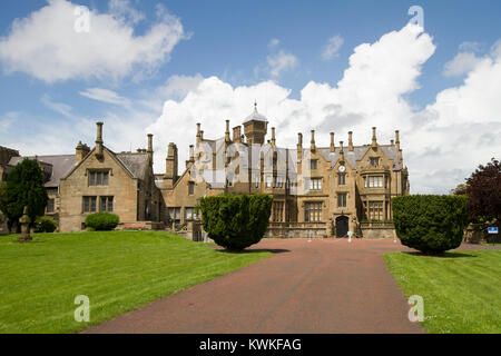 L'imposant manoir de style élisabéthain Brownlow House à Lurgan, County Armagh, en Irlande du Nord. Le bâtiment est aussi localement comme Lurgan Château. Banque D'Images