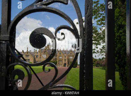 L'imposant manoir de style élisabéthain Brownlow House à Lurgan, County Armagh, en Irlande du Nord. Le bâtiment est aussi localement comme Lurgan Château. Banque D'Images