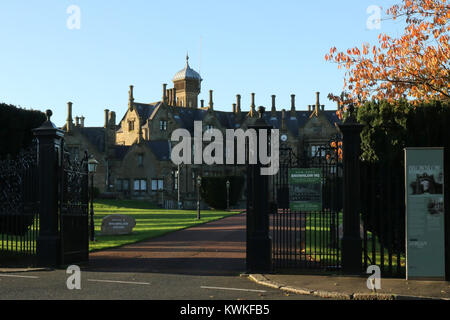 L'imposant manoir de style élisabéthain Brownlow House à Lurgan, County Armagh, en Irlande du Nord. Le bâtiment est aussi localement comme Lurgan Château. Banque D'Images