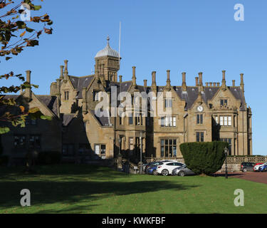 L'imposant manoir de style élisabéthain Brownlow House à Lurgan, County Armagh, en Irlande du Nord. Le bâtiment est aussi localement comme Lurgan Château. Banque D'Images