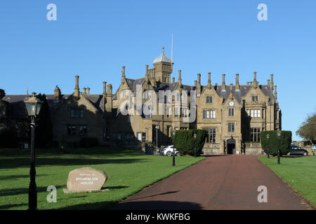 L'imposant manoir de style élisabéthain Brownlow House à Lurgan, County Armagh, en Irlande du Nord. Le bâtiment est aussi localement comme Lurgan Château. Banque D'Images