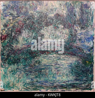 Le ''pont japonais sur l'étang des nénuphars'' de Claude Monet (1920-1924) est une peinture à l'huile impressionniste représentant l'emblématique pont de jardin de Giverny entouré de nénuphars et de lumière réfléchissante. Banque D'Images