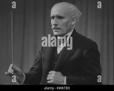 Hymne de l'ONU 1944 OWI film (02 Arturo Toscanini, de Verdi, la conduite de La Forza del Destino 02) Banque D'Images