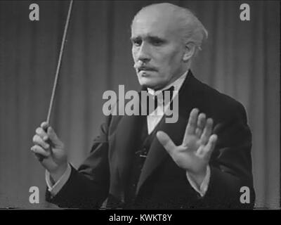 Hymne de l'ONU 1944 OWI film (03 Arturo Toscanini, de Verdi, la conduite de La Forza del Destino 03) Banque D'Images