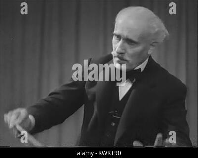 Hymne de l'ONU 1944 OWI film (04 Arturo Toscanini, de Verdi, la conduite de La Forza del Destino 04) Banque D'Images