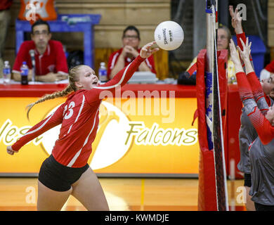 Davenport, Iowa, États-Unis. 13 Sep, 2016. Davenport Ouest Abbi de Tunis (23) conseils le ballon au cours des bêtabloquants pour un kill au cours de la deuxième partie de leur match à Davenport Ouest High School le mardi 13 septembre, 2016. Davenport Ouest Nord défait Scott dans trois Credit : Andy Abeyta/Quad-City Times/ZUMA/Alamy Fil Live News Banque D'Images