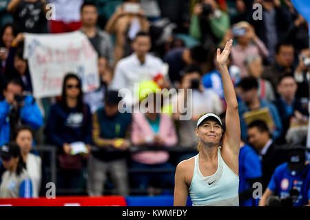 Shenzhen, la province chinoise du Guangdong. 4 janvier, 2018. Maria Sharapova de la Russie célèbre après avoir remporté un match de quart de finale contre Zarina Diyas du Kazakhstan à la WTA Open de tennis de Shenzhen à Shenzhen, province du Guangdong en Chine du sud, le 4 janvier 2018. Maria Sharapova a gagné 2-0. Credit : Mao Siqian/Xinhua/Alamy Live News Banque D'Images