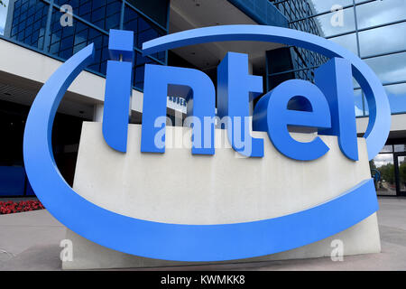 Santa Clara, USA. 21 mai, 2016. Le logo du fabricant de puces Intel en avant du siège d'Intel à Santa Clara, USA, 21 mai 2016. PHOTO : ANDREJ SOKOLOW/dpa | Conditions de crédit dans le monde entier : dpa/Alamy Live News Banque D'Images