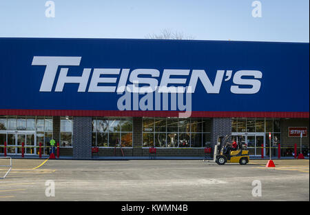 Davenport, Iowa, États-Unis. 18 Oct, 2016. La devanture du Theisen est vu à 3808 N., rue Brady dans Davenport le Mardi, Octobre 18, 2016. Le magasin en Dubuque est l'ouverture de son premier emplacement dans la région. Quad-City Credit : Andy Abeyta/Quad-City Times/ZUMA/Alamy Fil Live News Banque D'Images