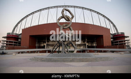 Doha, Qatar. 4 janvier, 2018. Une vue extérieure de la Khalifa International Stadium de Doha, Qatar, 4 janvier 2018. Le tour final de la Coupe du Monde de football se tiendra au Qatar en 2022. Crédit : Sven Hoppe/dpa/Alamy Live News Banque D'Images