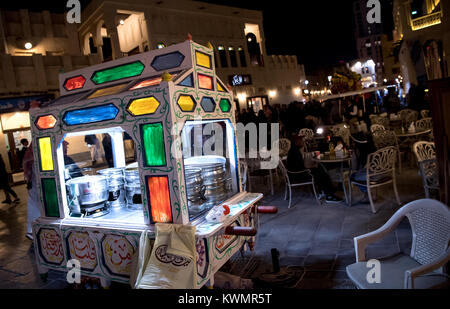 Doha, Qatar. 4 janvier, 2018. Les concessionnaires vendent leurs marchandises dans un marché (Souq Waqif) à Doha, Qatar, le 4 janvier 2018. Entre le 2 janvier et le 7 janvier 2018, l'équipe du Bayern Munich sera la préparation de la saison qui reste dans un camp d'entraînement au Qatar. Crédit : Sven Hoppe/dpa/Alamy Live News Banque D'Images