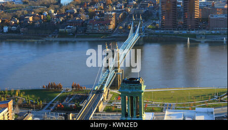 Une antenne Roebling Bridge et de la rivière Ohio à Cincinnati Banque D'Images