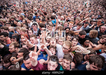 La scène, en face de la scène principale était statique et pleine d'énergie quand le légendaire groupe anglais The Libertines effectué leur reunion concert à l'heure d'été britannique festival 2014 à Londres. UK 05.07.2014. Banque D'Images