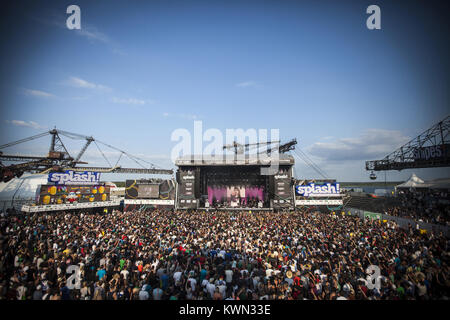 La vue est impressionnante au festival hip-hop allemand Splash Festival, qui est situé à l'ancienne zone industrielle, le fer Ferropolis, "la ville", près de Dessau. Allemagne 2013. Banque D'Images