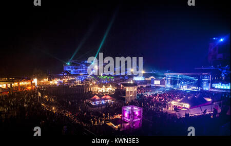 La vue est impressionnante au festival hip-hop allemand Splash Festival, qui est situé à l'ancienne zone industrielle, la ville de fer Ferropolis (La), près de Dessau. Allemagne 2013. Banque D'Images