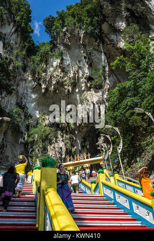 Grottes de Batu, MALAISIE - jan 31 : escalier à Batu Caves temple, la Malaisie. Thaipusam est une fête hindoue sur la pleine lune dans le mois tamoul de Thai. Banque D'Images