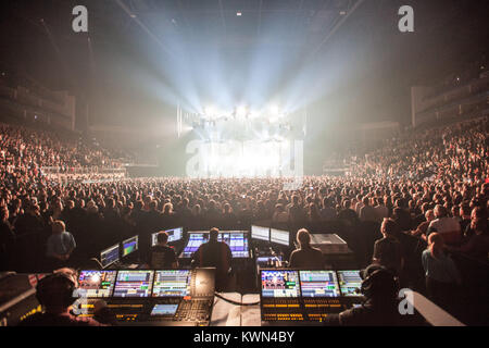 Le géant multi-purpose indoor arena le O2 Areana dans Londres est souvent utilisé pour des concerts live comme ici où le groupe de rock américain Linkin Park effectue un concert live. UK, 23/11 2014. Banque D'Images