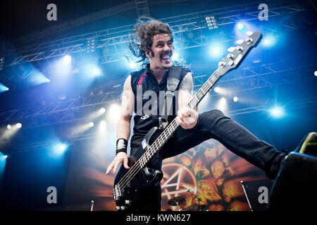 Musicien et le bassiste Frank Bello photographié sur scène à un concert à l'Anthrax heavy metal festival Copenhell Danois 2012. Danemark 15/06 2012. Banque D'Images