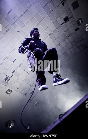 Le groupe de rock américain Deftones effectue un concert live à KB Hallen à Copenhague. Ici le chanteur Chino Moreno est représenté sur scène. Danemark 27.11.2010. Banque D'Images