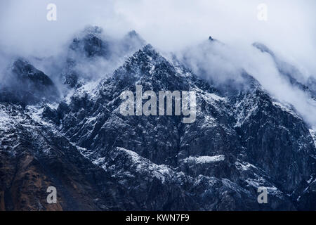 La neige dans les montagnes du Caucase, la Géorgie Kazbegi Banque D'Images