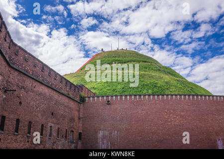 Tadeusz Kosciuszko Mound et les murs de la citadelle de Cracovie, ville de Pologne dans la voïvodie de Petite-Pologne Banque D'Images