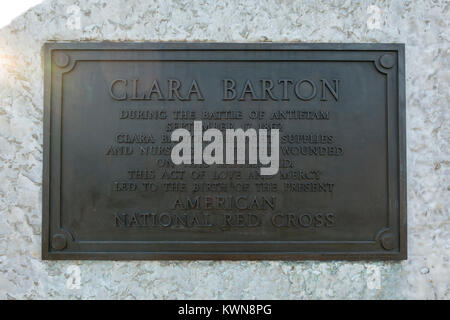 La plaque sur le Monument Clara Barton, champ de bataille National d'Antietam, Maryland, United States. Banque D'Images