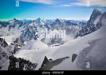 Groupe de skieurs sur les Alpes Françaises Banque D'Images