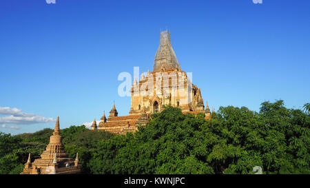 Scenic lever du soleil au-dessus de Bagan à Mandalay, Myanmar Région de Bagan est une ville ancienne avec des milliers de bouddhistes historiques