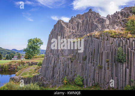 Colonnes de basalte transmission formation nommée Panska Skala (Le Seigneur's Rock) ou orgue à tuyaux à Kamenicky Senov ville en République Tchèque Banque D'Images