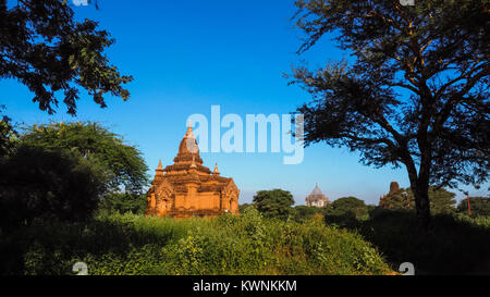 Scenic lever du soleil au-dessus de Bagan à Mandalay, Myanmar Région de Bagan est une ville ancienne avec des milliers de bouddhistes historiques