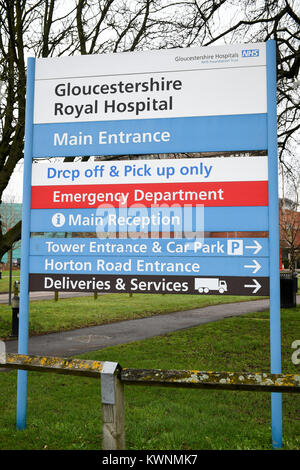 Un générique stock photo de l'entrée principale de l'Hôpital Royal Gloucestershire et signe d'urgence. Banque D'Images