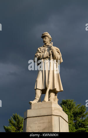 Statue sur le simple soldat Monument, le Cimetière National d'Antietam, Sharpsburg, Maryland, United States. Septembre 17, 1867 dédié Banque D'Images