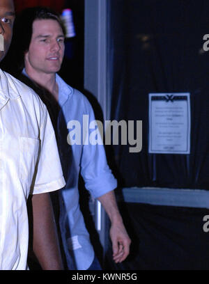 MIAMI BEACH, FL - 23 juillet : Tom Cruise de quitter la fête de fin de Rock of Ages qui s'est tenue à un llocal bowling dans South Beach. Le 23 juillet 2011 à Hollywood, Floride Personnes : Tom Cruise Banque D'Images