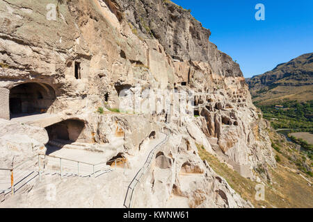 Vardzia est un monastère de la grotte excavée de site les pentes de la montagne de Erusheti Banque D'Images