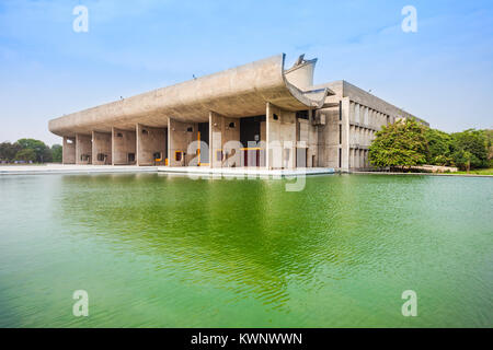 Le bâtiment d'assemblage dans le capitole complexe de Chandigarh, Inde Banque D'Images