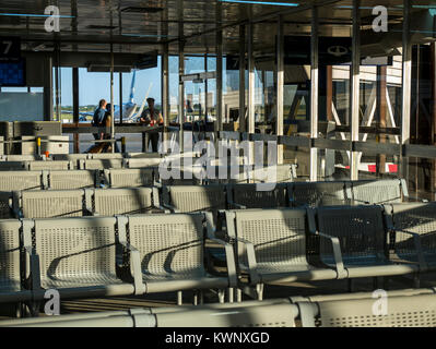 Vue de l'intérieur de sièges à la porte ; l'aéroport international Ministro Pistarini Ezeiza, Buenos Aires, Argentine ; Banque D'Images